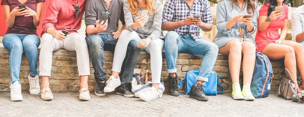 5 ways to help your teenager settle in abroad