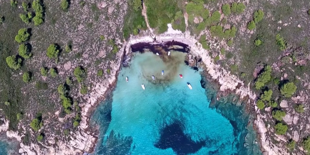 Η Χαβάη της Ελλάδας ή αλλιώς… παραλία Λευκή